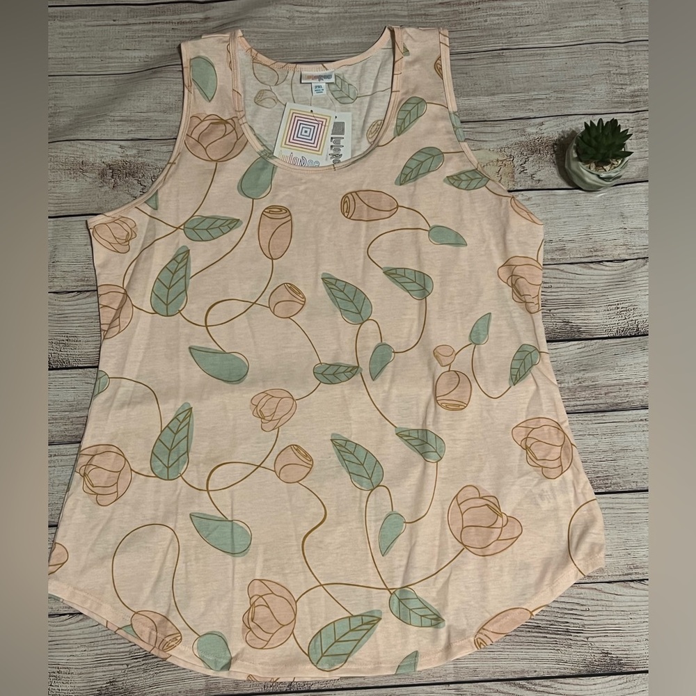 NWT LULAROE XXL. Pink Tank Top. Rose Print
